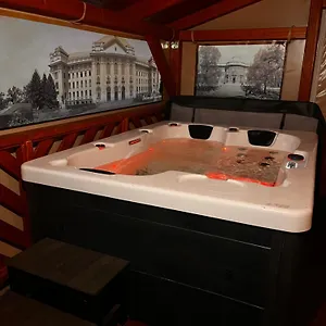 B-hause Zart Parkoloval Es Jacuzzival Apartman